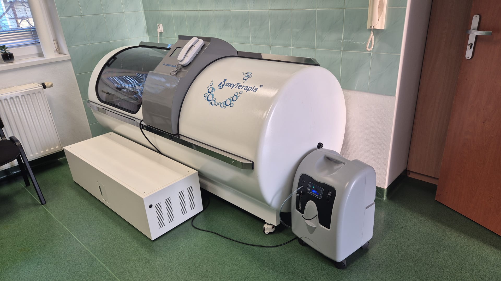 Czym się różni twarda komora hiperbaryczna od miękkiej?